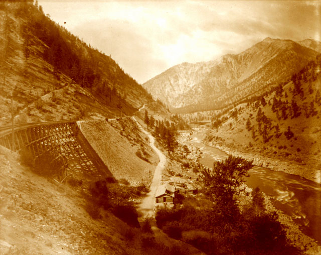 Voie ferrée du CPR  le long de la rivière Thompson